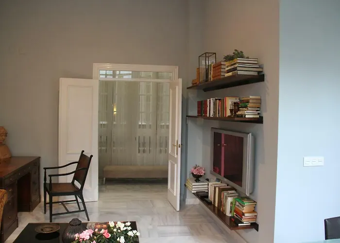 Luxurious 2 Bedroom Flat In A Historic Building