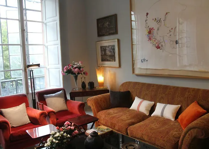 Luxurious 2 Bedroom Flat In A Historic Building