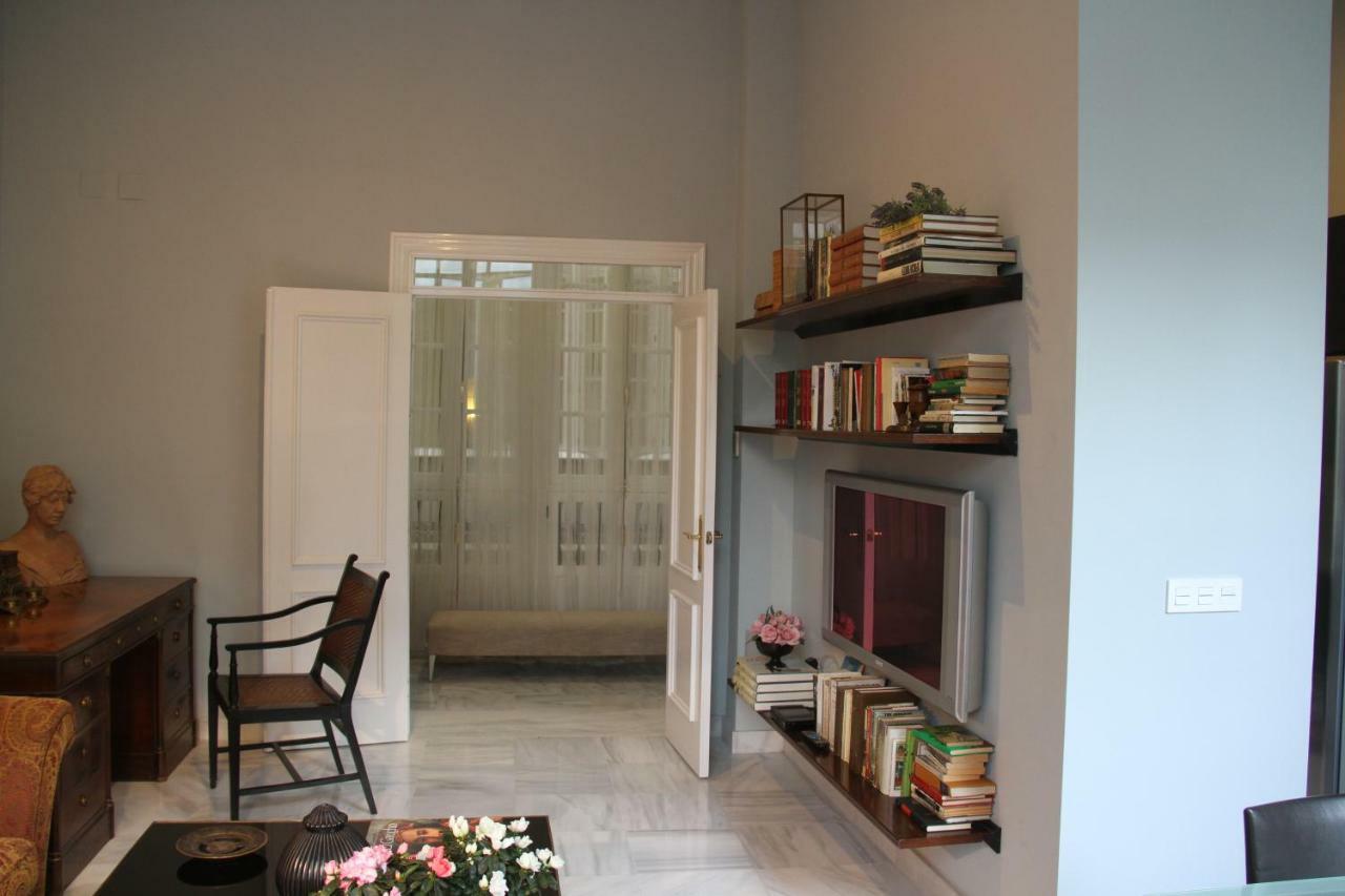 Luxurious 2 Bedroom Flat In A Historic Building Apartament