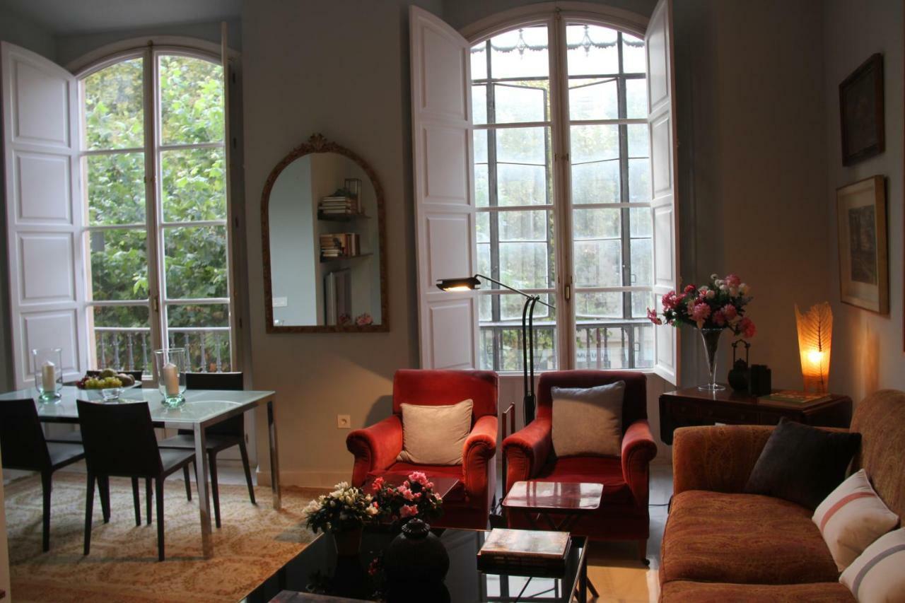 Luxurious 2 Bedroom Flat In A Historic Building Apartament Sewilla